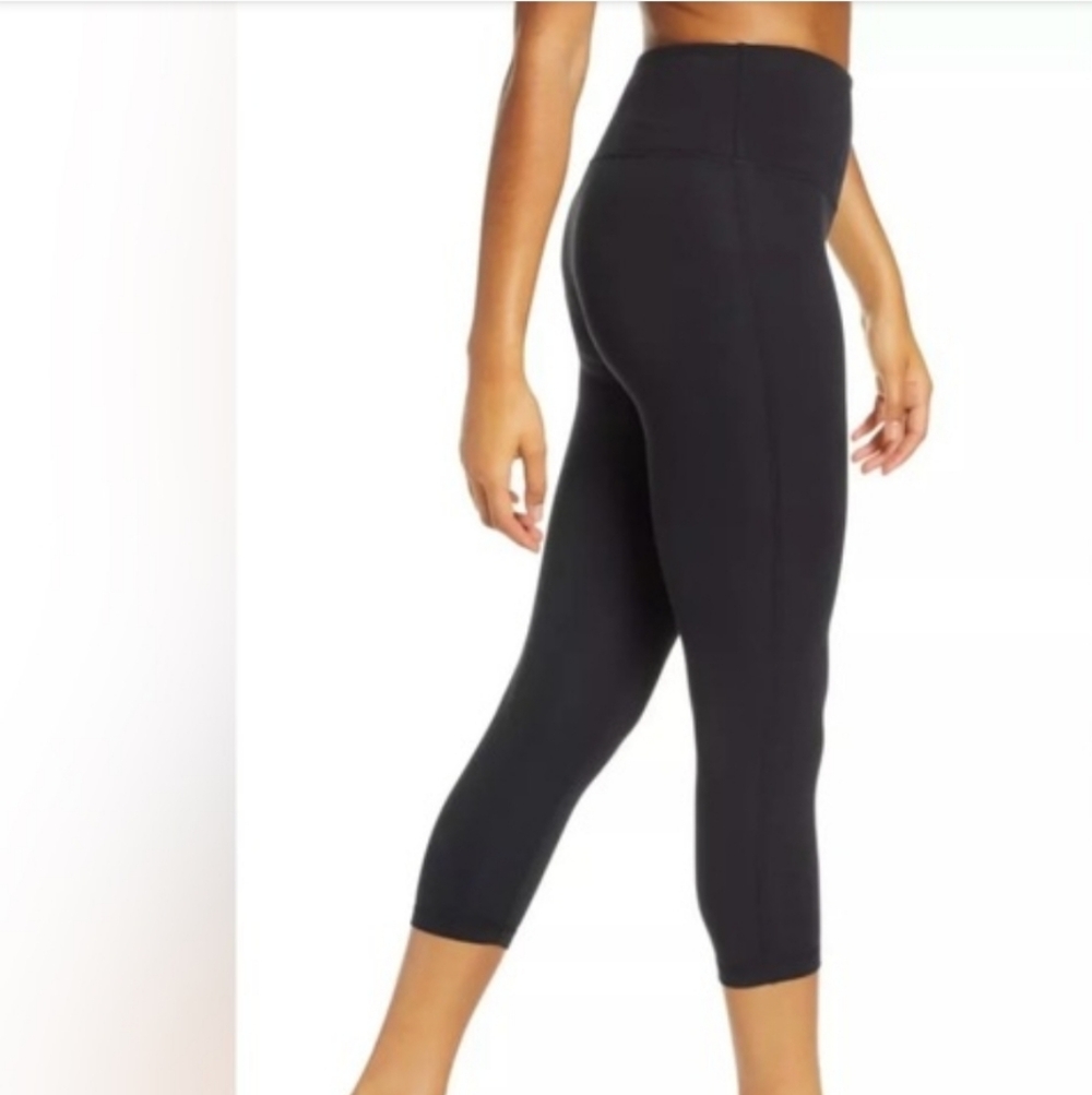 ZELLA Cropped Leggings Black Size Medium LIKE NEW
